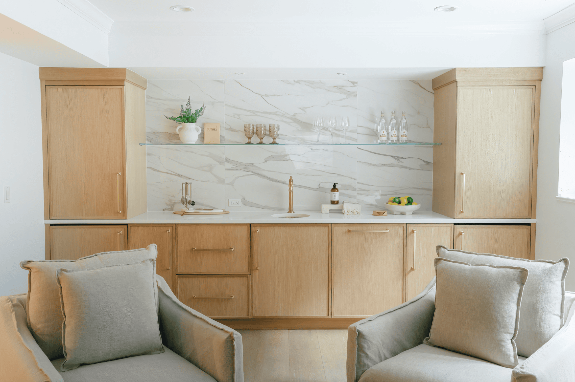 "Upscale Lounge" - Coastal Interior Design - GLDESIGN